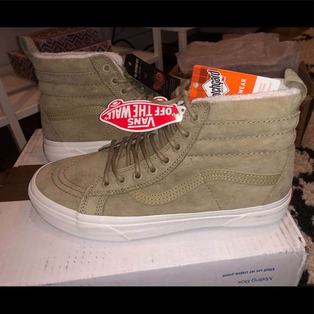 Women’s size 10 Vans! Men’s size 8.5!